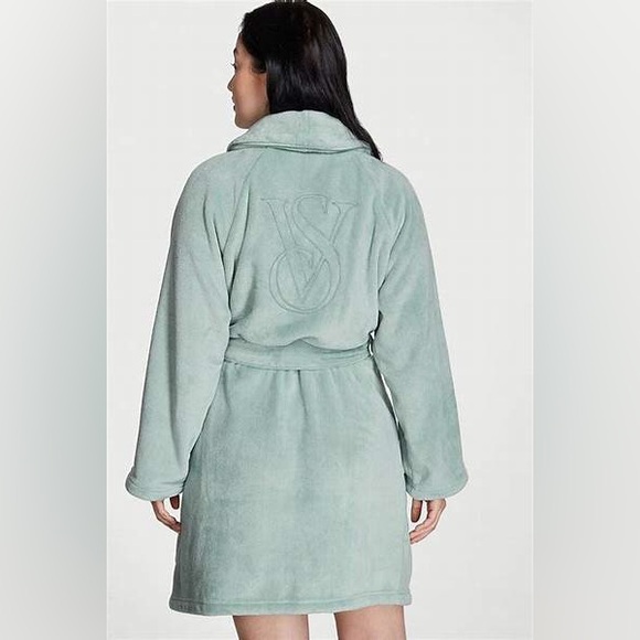 NWT Victoria’s Secret Cozy Short Plush Robe. HTF Color Sage Green. M/L. Soft. - Picture 2 of 12